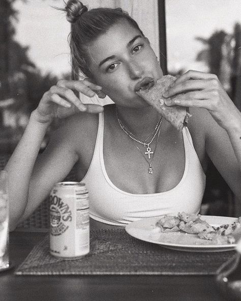 Hailey Bieber's viral 'pizza toast' recipe just broke the internet | HELLO! Pizza Toast, Hailey Rhode Baldwin, Justin Love, White Truffle Oil, Eat Pizza, Hailey Baldwin, Hailey Bieber, Justin Bieber, Role Models