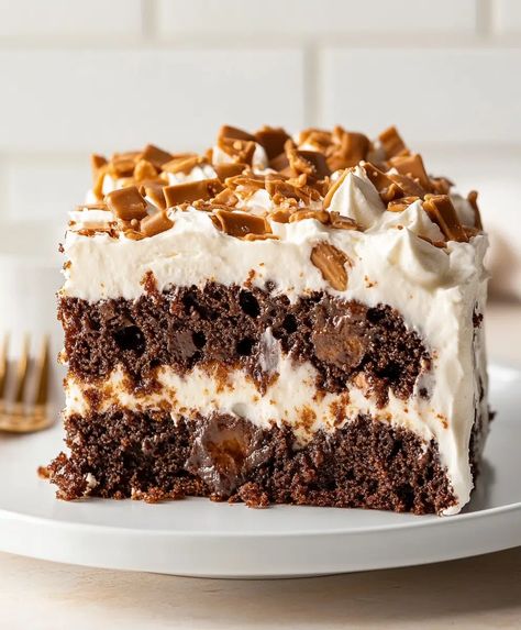 Heath Bar Poke Cake Recipe - elianarecipes.com Heath Bar Poke Cake Recipe, Poke Hole Cake Recipes, Heathbar Cake, Heath Poke Cake, Heath Bar Poke Cake, Heath Bar Recipes, Heath Bar Cake Recipe, Heath Bar Dessert, Poke Hole Cake