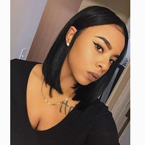 STYLIST FEATURE| Love this #bob ✂️ on @xoxojenise styled by #ATLStylist @lynettethehairslayer❤️ Simple and chic #voiceofhair Hairstyles Real Hair, Bob Sew In, Bob Pendek, Middle Part Bob, Wigs Black, Twisted Hair, Hair Laid, Penteado Cabelo Curto, Indian Woman