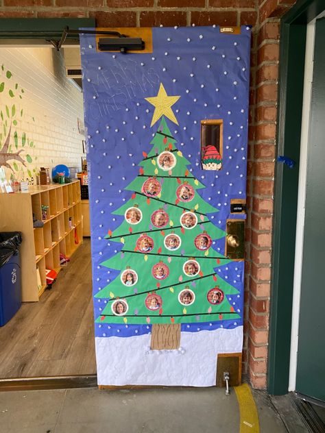 School classroom door idea Christmas Ideas For Kids, Winter Classroom Door, Door Classroom, Preschool Door, Christmas Tree Door, Door Decorations Classroom Christmas, Christmas Art For Kids, Christmas Preschool, Christmas Classroom Door