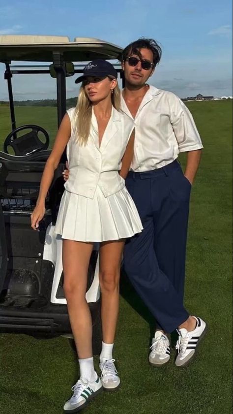 Old Money Matching Outfits Couple, Couple Outfits Matching Classy Summer, Couple Golf Outfits, Polo Chic Outfits, Old Money Matching Outfits, Matching Golf Outfits Couples, Hamptons Party Outfit, Old Money Couple Outfits, Old Money Sport Outfit