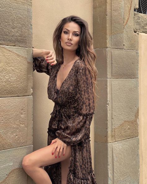 Ariana Bernardini, Arina Bernardini, Hippie Cowgirl, Rich Lifestyle, Microblading, Photo Poses, A R, Off Shoulder Dress, Flapper Dress