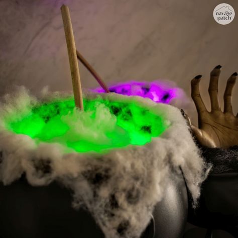 How to Make an Easy Self-Stirring Cauldron Floating Witches Hat Luminaries, How To Make A Caldron, Evil Queen Halloween Decorations, Couldren Decor, Witch Props Diy, Witch Coldrain Diy Halloween, Witch Stirring Cauldron, Cauldron Ideas Halloween, Halloween Witch Outdoor Decorations