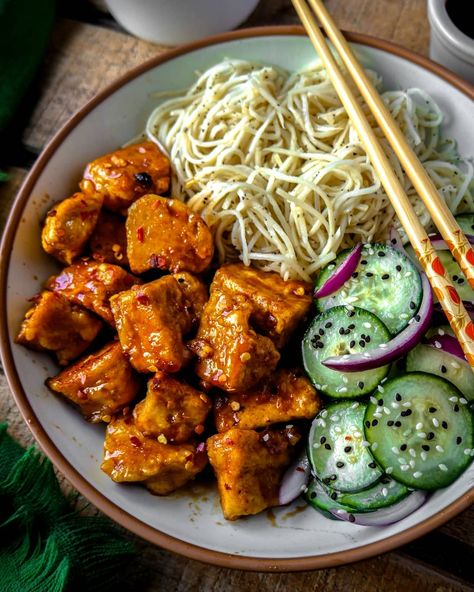 Sweet Chili Tofu, Chili Tofu, Soy Tofu, Easy Cucumber Salad, Firm Tofu, Veggie Sandwich, Extra Firm Tofu, Pasta Bowl, Sweet Chili Sauce