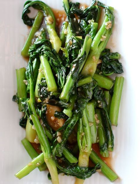 Stir Fried Gai Lan with Garlic & Oyster Sauce Chinese Broccoli Recipe, Chinese Broccoli, Garlic Broccoli, Chinese Vegetables, Asian Vegetables, Broccoli Recipe, Fair Food, Clam Recipes, Christmas Menu