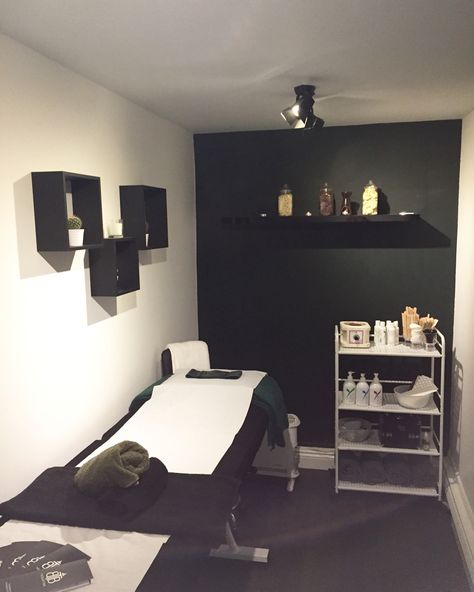 Black And White Wax Room, Black Themed Lash Room, Black And Gray Lash Room, Black Room Esthetics, Black Lash Tech Room, Lash Room Ideas Small Spaces Glam, Lash Room Green, Lash Room Decor Black And White, Lash Studio Decor Black