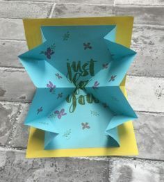 Explosion card template/how-to Explosion Card, Explosion Cards, Best Origami, Origami Cards, Origami Envelope, Pop Up Box Cards, Diy Fan, Bone Folder, Fun Folds