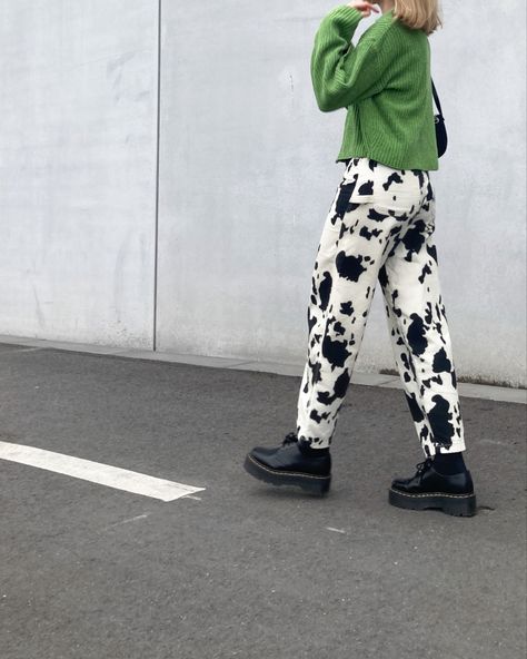 Cow Print Doc Martens, Crazy Pants Outfit, Cow Print Shoes Outfit, Cow Outfits Aesthetic, Cow Pants Outfit, Cow Print Outfit Ideas, Cow Print Pants Outfit, Dr Martens Outfit Women, Cow Print Clothes