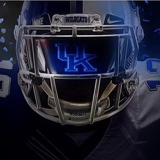 Football Cats University Of Kentucky Football, Cool Football Helmets, Black And White Flower Tattoo, Football Helmet Design, Kentucky Wildcats Football, Kentucky Football, Kentucky Sports, Kentucky Wildcats Basketball, Wildcats Football