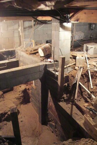 This guy built a 'secret' bomb shelter under his crawl space and left step-by-steps how to do it. Wow! Shelter Building, Secret Bunker, Underground House, Underground Shelter, Camp Trailer, Fallout Shelter, Storm Shelter, Root Cellar, Underground Bunker