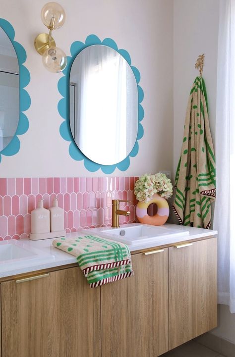 Bathroom Colorful Cabinets, Bathroom With Textured Walls, Colorful House Design, Interior Home Inspiration, Bathroom Remodel Colorful, Small Bathroom Ideas Colorful, Maximalist Bathroom Ideas, Colorful Minimalist Bathroom, Colorful Guest Bathroom