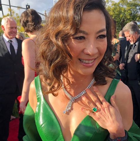 Michelle Yeoh, Golden Globes with her own emerald ring from Crazy Rich Asians. #michelleyeoh #crazyrichasians #emerald Crazy Rich Asians Emerald Ring, Crazy Rich Asians Engagement Ring, Crazy Rich Asians Jewelry, Crazy Rich Asians Wedding Dress, Crazy Rich Asians Fashion, Michele Yeoh, Crazy Rich Asians Outfits, Crazy Rich Asians Ring, Crazy Rich Asians Aesthetic