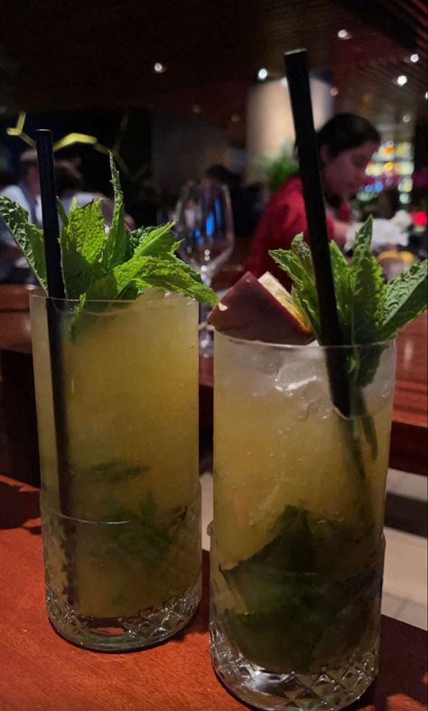 Mojito Snap, Mojito Mocktail, Pretty Alcoholic Drinks, Snap Streak, Pretty Drinks, Creative Instagram Photo Ideas, Food Journal, Food Snapchat, Casual Style Outfits