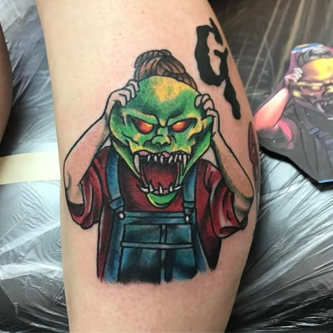 Goosebumps Haunted Mask tattoo Horror Movie Tattoos Minimalist, Horror Color Tattoo, Goosebumps Tattoo Ideas, Tales From The Crypt Tattoo, Goosebumps Drawings, Superbad Tattoo, 80s Movie Tattoos, Haunted Tattoo, Horror Traditional Tattoo