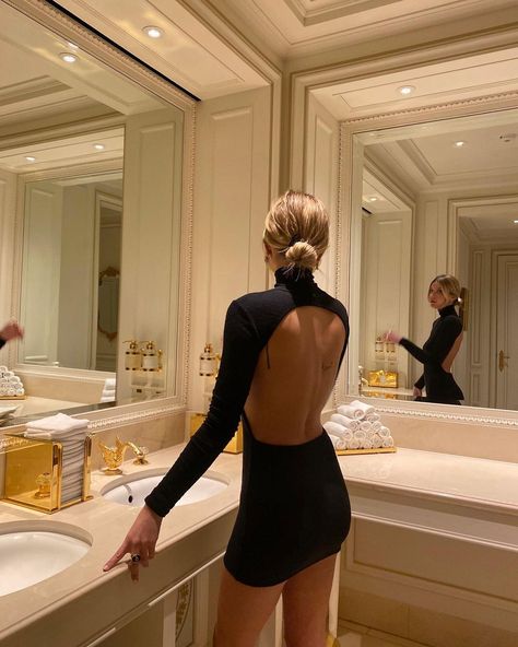 Audrey Afonso on Instagram: “bathroom like this🦢✨” Audrey Afonso, Mid Length Bodycon Dress, Corset Dress Short, Simple Bodycon Dress, Sparkly Bodycon Dress, Selena Dresses, Black Turtleneck Dress, Instagram Bathroom, Square Neckline Dress