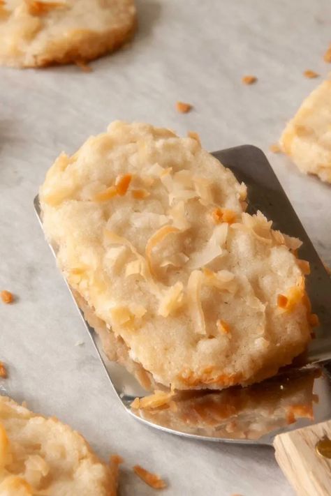 Coconut Icebox Cookies to the Rescue for "Sweet" Emergencies Slice And Bake Shortbread, Coconut Shortbread Cookies, Iced Shortbread Cookies, Cookie Delight, Coconut Shortbread, Shortbread Cookies Christmas, Icebox Cookies, Shortbread Cookie Recipe, Cake Mug