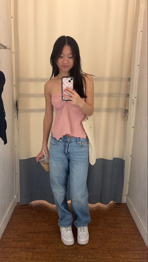 Outfits With Pink Tank Tops, Tube Top And Baggy Jeans, Pink Tube Top Outfit Aesthetic, Tube Top Outfit Jeans, Tube Outfit Ideas, Outfit With Tube Top, Red Tube Top Outfit, Pink Tube Top Outfit, Tube Top Outfit Aesthetic