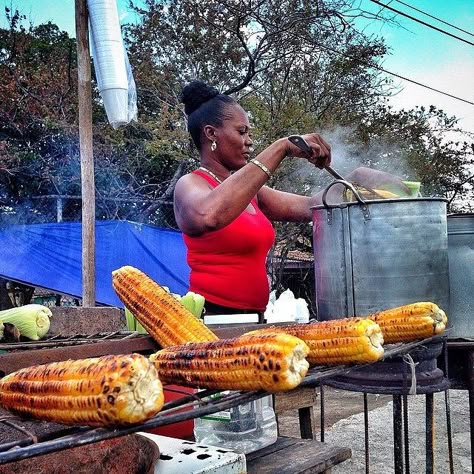 African Farming, Roast Corn, Jamaican People, Jamaica Food, Carribean Food, Jamaican Cuisine, Jamaican Food, Jamaican Culture, Caribbean Cuisine