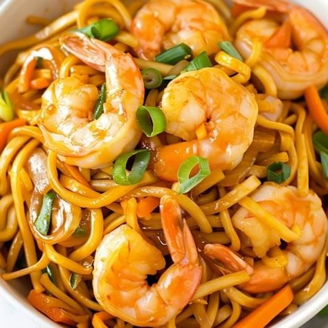 Easy Shrimp Lo Mein (30-Minute Recipe) Shrimp And Noodles, Shrimp Lo Mein Recipe, Shrimp Lo Mein, Lo Mein Recipe, Fast Meals, Lo Mein Recipes, Honey Walnut Shrimp, Takeout Food, Lo Mein