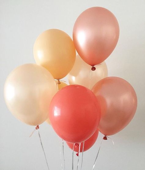 Light Coral Aesthetic, Black White Gold Decor, Gold Things, Filling Balloons, White And Gold Decor, Gold Room Decor, Color Melon, Rose Gold Bridal Shower, Rose Gold Aesthetic