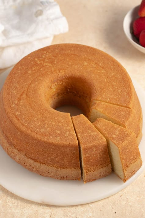 Paula Deen's sour cream pound cake is a beloved recipe that can't be topped. Learn how to make it and get tips for the very best cake. Gulosh Recipe, Carrots Cake, Circle Blanket, Paula Dean, Gooey Butter, Baklava Recipe, Sour Cream Pound Cake, Yummy Deserts, Casserole Easy