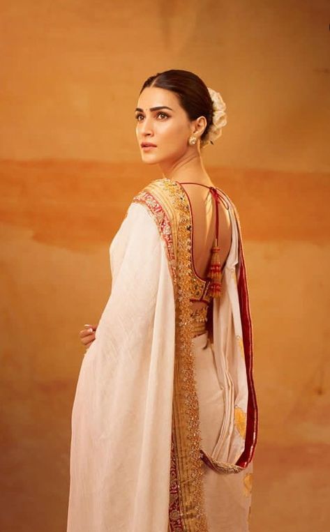 Kriti Sanon Wallpaper, Indian Saree Look, Kriti Senon, Actress In Saree, Desi Look, Kriti Sanan, Draping Styles, Women Picture