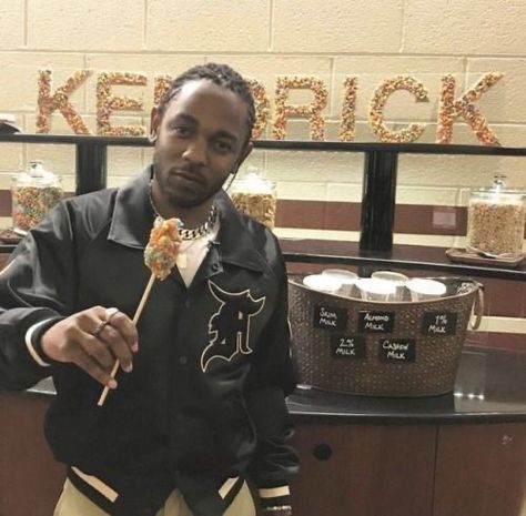 King Kendrick, K Dot, Kung Fu Kenny, Boy Blurred Pic, Rap Aesthetic, I Love U, Easy Diy Jewelry, American Rappers, Hip Hop Rap