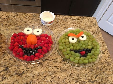 Elmo Fruit Tray, Elmo Birthday Party Snack Ideas, Sesame Street Birthday Snack Ideas, Elmo Fruit Platter, Elmo Snack Ideas, Sesame Street Recipes, Sesame Street Charcuterie Board, Sesame Street Fruit Tray, Sesame Street Cookies 1st Birthday