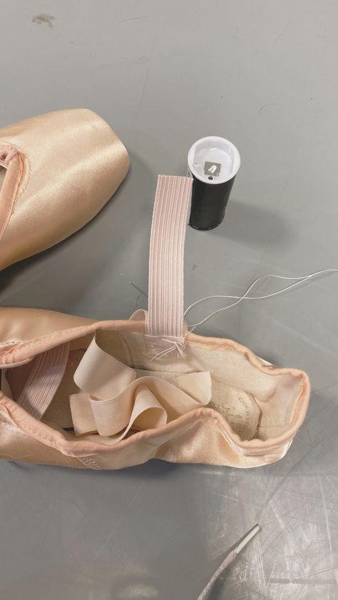 Sewing Pointe Shoes, Ballet Aesthetic Pink, Pointe Shoe Sewing, Pointe Shoes Aesthetic, Ribbons Coquette, Ballet Tips, Shoe Sewing, Sewing Aesthetic, Ballet Aesthetic