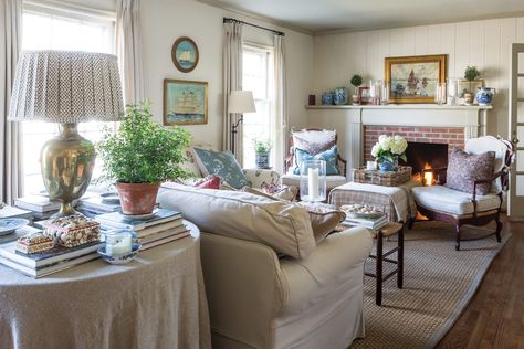 Read our latest post, The Soul of a Home, to learn about Tessa Foley and her blog Nine & Sixteen Home. Tessa Foley, Coastal Cottage Style, Victoria Magazine, Family Room Makeover, English Country Decor, New England Style, Cottage Interiors, England Style, Minimalist Room