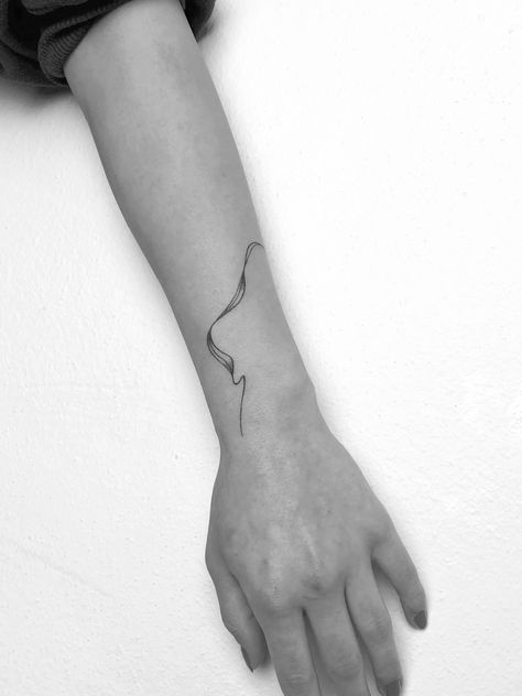 #tattoo #tattooideas #minimal #minimaltattoo #linetattoo #linework #lineart #blacktattoo #blackline #wristtattoo #abstract #abstracttattoo Abstract Flow Tattoo, Flow Tattoo, Triangle Tattoo, Tatting, Tattoo Designs, Photo And Video, Instagram Photos, Tattoos, Instagram Photo