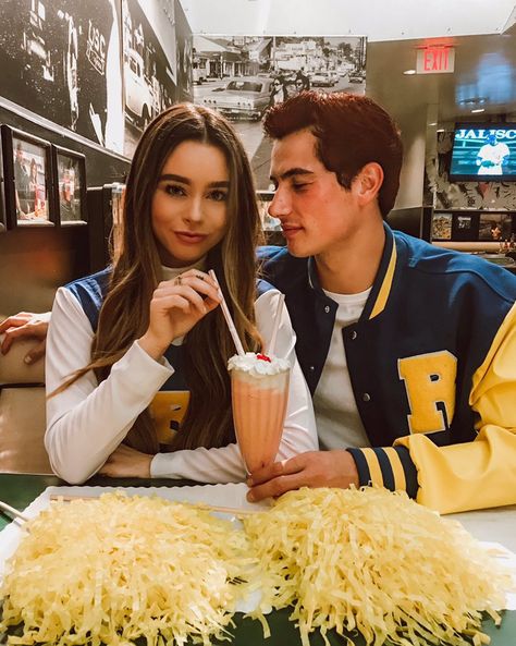 Sierra Furtado on Twitter: "Oh Archiekins💕… " Halloween Party Ides, Riverdale Costume, Veronica Archie, Alex And Sierra, Sierra Furtado, Couples Halloween Outfits, Face Art Makeup, Couple Picture Poses, First Halloween