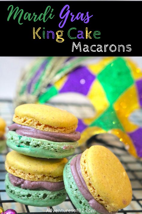 Mardi Gras Desserts, King Cake Bites, French Macaroon Recipes, Cake Macarons, Mardi Gras Cake, King Cake Recipe, Cake Filling Recipes, Mardi Gras King Cake, Mardi Gras Food