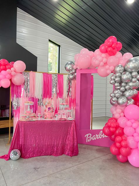 Barbie Birthday Party Dessert Table, Barbie Party Cake Table, Barbie Sixth Birthday, Diy Barbie Party Decor, Barbie Birthday Party 3 Year, Teen Barbie Birthday Party, Barbie Table Decor, Diy Barbie Decorations Birthday Parties, Barbie 8th Birthday Party