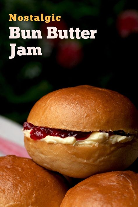 Bun Butter Jam is a popular bakery-style #IndianSnack. This #BunButterJam is made using maida, butter, sugar, and other ingredients. You can now make this #BakeryButterBun with Cookd’s simple recipe and serve it warm. Do try this recipe and share your feedback with us Bun Butter Jam, Butter Buns Recipe, Chai Shop, Sid Sriram, Burger Buns Recipe, Indian Fast Food, Cream Bun, Bakery Products, Buns Recipe