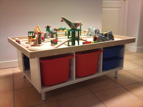 Build your own play-table from IKEA pieces.  To dampen the sound, glue a fabric on the table top. Lego Workstation, Lego Play Table, Childrens Play Table, Trofast Ikea, Wooden Creations, Hack Ikea, Kids Play Table, Ikea Trofast, Ikea Table