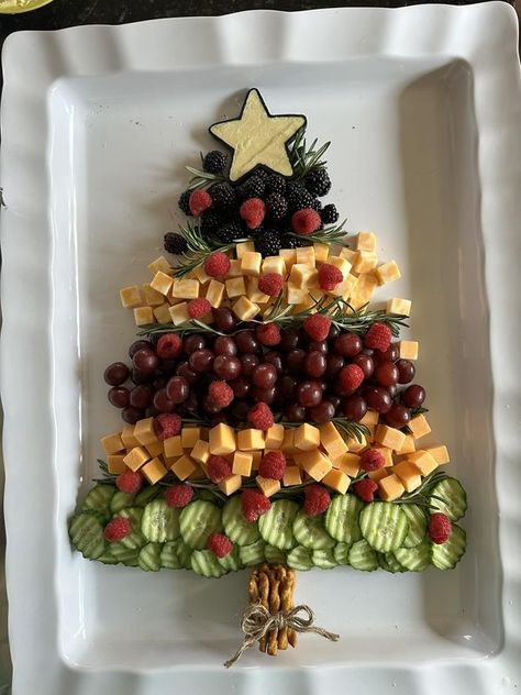 Charcuterie Xmas Tree, How To Make A Christmas Tree Charcuterie, Christmas Tree Charturie Boards, Styrofoam Christmas Tree Charcuterie, Christmas Tree Antipasto Platter, Charcuterie Tree, Christmas Veggie Tray, Simple Charcuterie, Christmas Tree Food