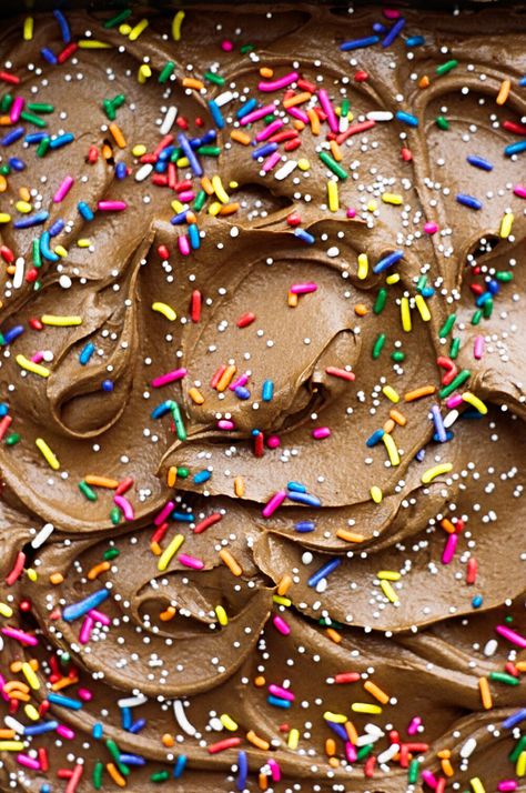 Smitten Kitchen Cake, Cakes Wallpaper, Simple Chocolate Cake, I Want Chocolate, Throw Kindness Around Like Confetti, Amazing Food Photography, Cake Wallpaper, Food Texture, Easy Chocolate Cake