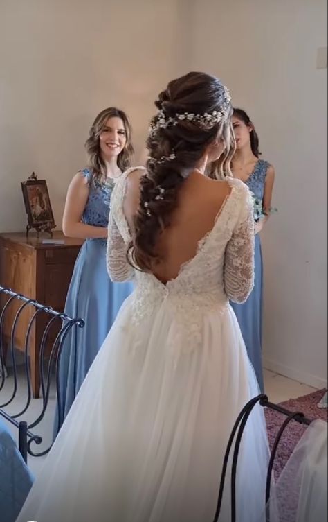 Bridal Braided Hairstyles With Veil, Wedding Braid Hairstyles With Veil, Veil With Braid, Hairstyle Reception, Bride Hairstyles With Veil, Messy Braid, Unique Wedding Hairstyles, Wedding Hair Up, Flower Braids