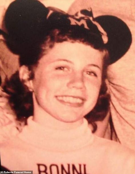 RIP: Bonni Lou Kern, an original member of Disney's Mickey Mouse Club, has died at 69 Original Mickey Mouse Club, Hollywood Music, Mickey Mouse Club, Vintage Tv, Disney Mickey Mouse, Old Hollywood, Childhood Memories, Movie Tv, Hollywood