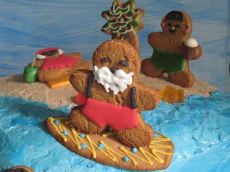 Gingerbread Surfing Santa Gingerbread Sandcastle, Gingerbread House Beach Theme, Beach Gingerbread House, Gingerbread Scene, Gingerbread Characters, Gingerbread Competition, Gingerbread House Candy, Cool Gingerbread Houses, Surfing Santa