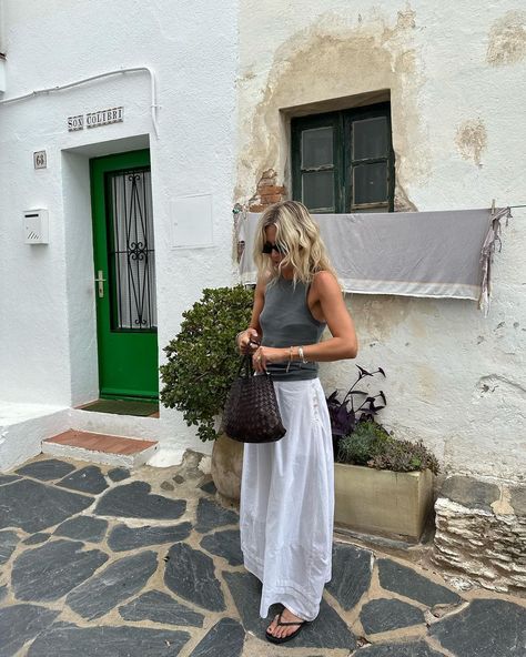 Lucy Williams | The happiest weekend in Cadaqués 🤍 | Instagram Basics For Summer, Lucy Williams Style, White Skirt Outfits, Italy Fits, Lucy Williams, Europe Outfits, Euro Summer, Europe Summer, Instagram Summer