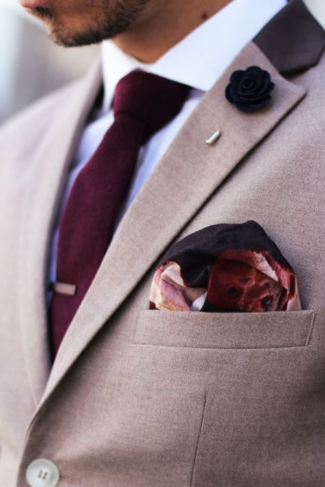 A burgundy tie paired with a crisp white shirt and a light brown jacket. This the perfect look for fall. Gentleman Mode, Style Gentleman, A Man In A Suit, Man In A Suit, Man Outfit, Mens Attire, Sharp Dressed Man, Wedding Suits Men, Well Dressed Men