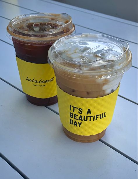 Iced Coffee Packaging Ideas, California Cafe Aesthetic, Yellow Cafe Aesthetic, Lemonade Stall, Yellow Coffee Shop, Pudding Packaging, Friends Cafe, Mini Cafe, Coffee Shop Interior Design