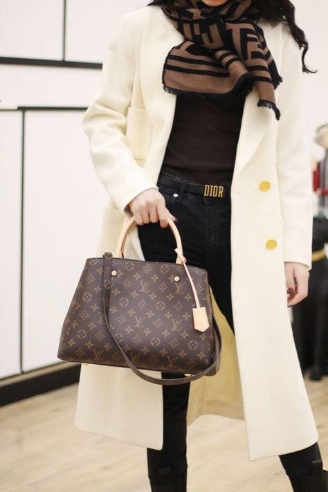 Louis Vuitton Montaigne, Bag Names, Expensive Handbags, Crossbody Handbags, Handbags Tote, Denim Bag, Perfect Woman, White Fashion, Business Travel