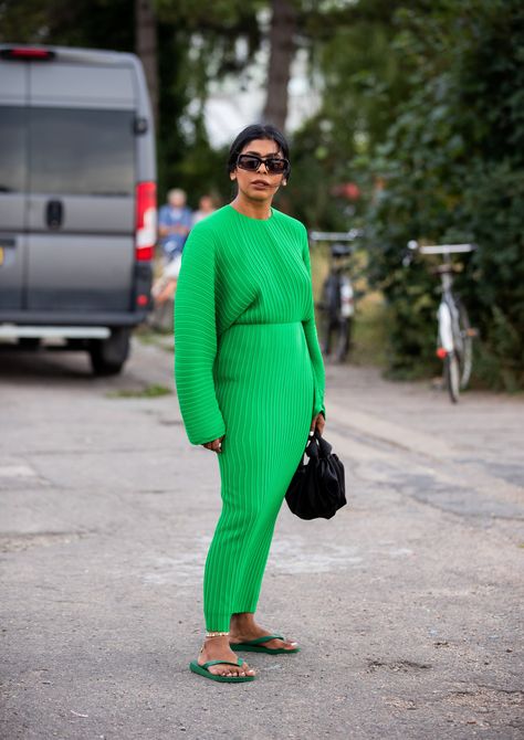 Green Street Style, Spring Must Haves, Green Monochrome, Copenhagen Fashion Week Street Style, Loungewear Outfit, Copenhagen Street Style, Green Street, Copenhagen Fashion, Girl Trends