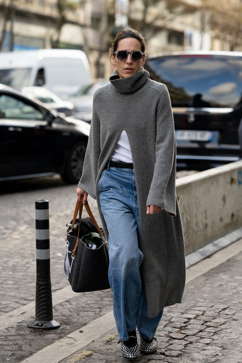 Paris Fashion Week 2024, Street Style Paris Fashion Week, Crazy Fashion, Fashion Week 2024, Grey Stuff, Winter Fashion Outfits Casual, Paris Fashion Week Street Style, Weird Fashion, Street Style Paris