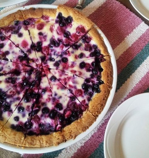 Huckleberry Cream Pie Fresh Huckleberry Recipes, Huckleberry Desserts, Huckleberry Recipes, Mixed Berry Pie, Huckleberry Pie, Truffles Chocolate, Gluten Free Chocolate Recipes, Cream Pie Recipes, Berry Pie