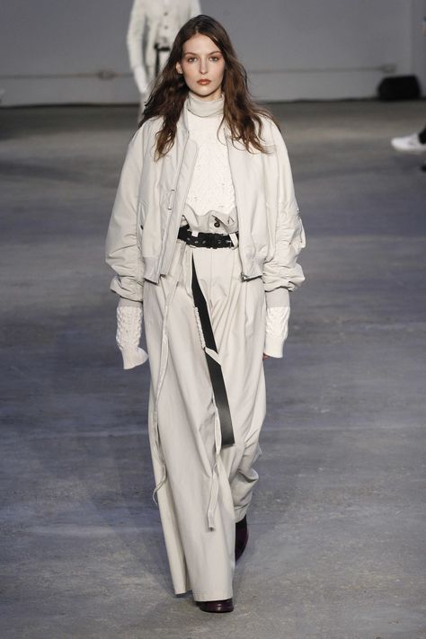 Damir Doma Menswear, Sculpture Fashion, Damir Doma, Layered Fashion, Kpop Fashion Outfits, White Fashion, Coat Fashion, Fashion Details, Modest Fashion