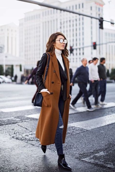 How To Rock Sleeveless Coats: Street Style Compilation 2019 Sleeveless Coat, Winter Vest, Long Vest, Long Vests, Coat Outfits, Vest Outfits, Menswear Inspired, Inspired Outfits, Looks Style